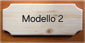 Targa in legno per box personalizzata con il nome dipinto a mano